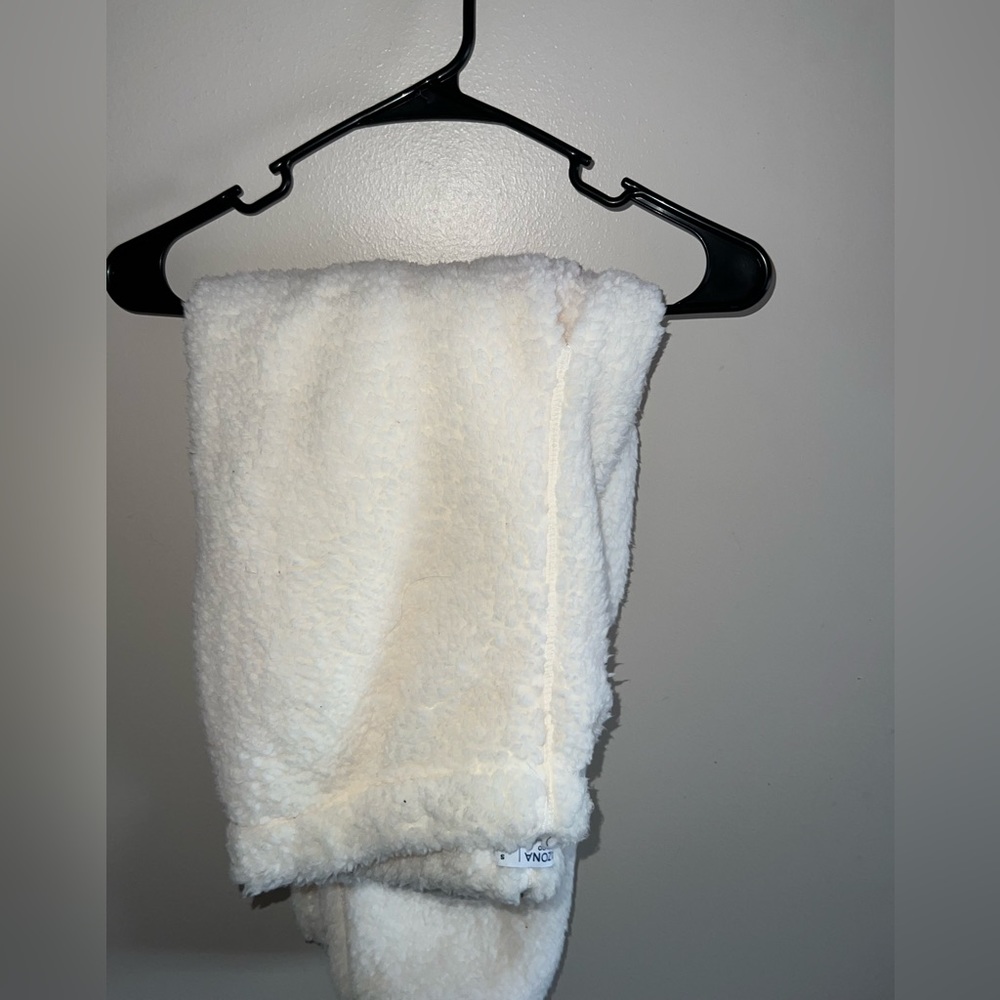 super fuzzy sweats! bought wrong size! perfect condition!